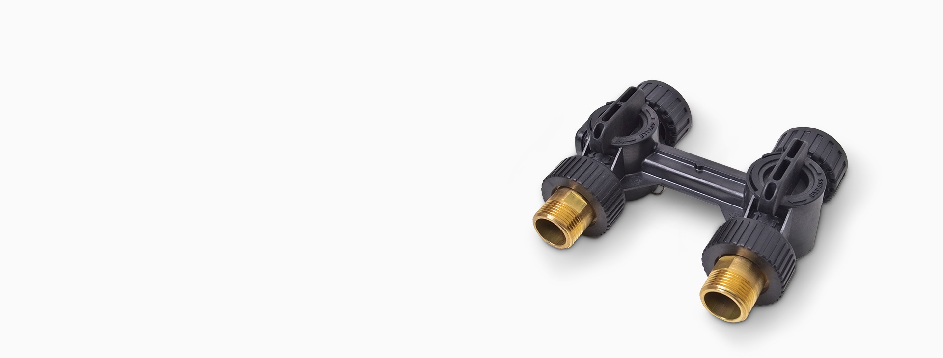 <h4>一體式旁通閥<br></h4>
<p>標配Autotrol閥頭專用的一體式高性能樹脂旁通閥，使設(shè)備安裝更加便捷、節(jié)省空間獨特的一體式水路設(shè)計。</p>