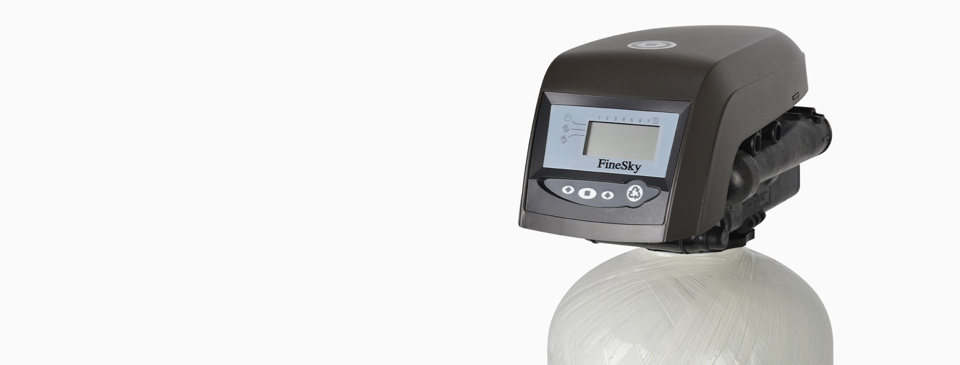 <h4>全自動操作<br></h4>
<p>AUTOTROL高性能電子閥頭，根據(jù)使用需求設(shè)定自動反沖時間，對內(nèi)部濾料進行沖洗維護，確保凈水品質(zhì)。</p>