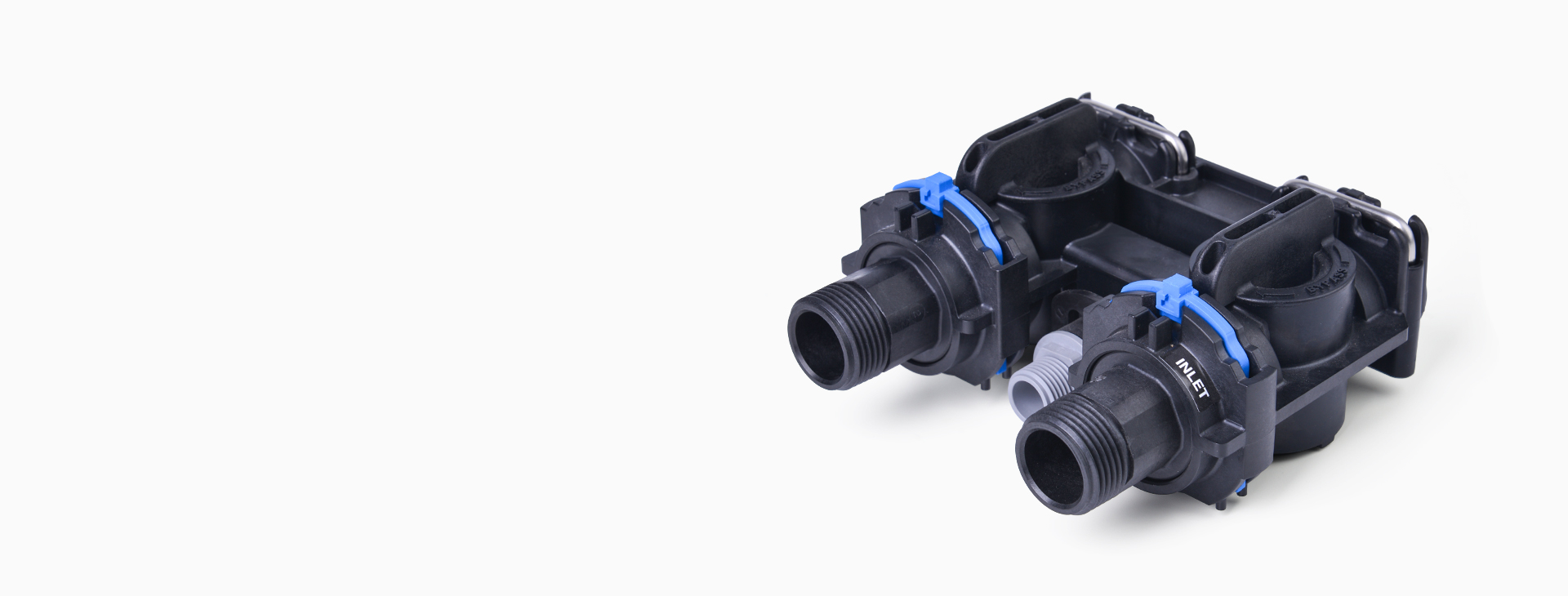 <h4>一體式旁通閥<br></h4>
<p>標(biāo)配Autotrol閥頭專用的一體式高性能樹脂旁通閥，使設(shè)備安裝更加便捷、節(jié)省空間獨(dú)特的一體式水路設(shè)計(jì)。</p>