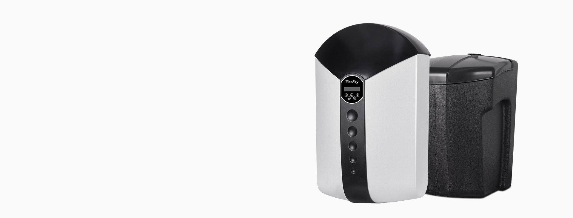 <h4>壁掛機(jī)身<br>節(jié)省空間</h4>
<p>壁掛式雙罐設(shè)計(jì)，節(jié)省地面空間，能適應(yīng)更多復(fù)雜安裝環(huán)境，維護(hù)、加鹽變得更便捷。</p>