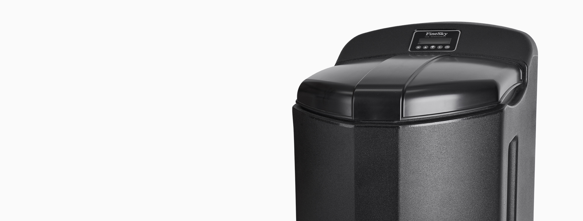 <h4>德國DUAL-TANK<br>雙罐中央軟水系統(tǒng)</h4>
<p>雙罐平行運(yùn)作，交替再生，持續(xù)供應(yīng)3500L/h軟水，樹脂再生期間亦不斷水。</p>