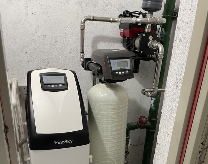  深圳合泰御景翠峰小區(qū) 安裝法茲前置過(guò)濾器+中央凈水機(jī)+軟水機(jī)