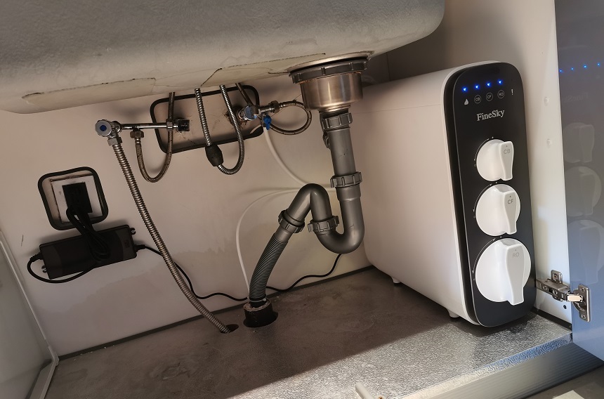 深圳寶安某小區(qū)客戶 安裝前置過(guò)濾器+RO反滲透凈水器解決用水污染問(wèn)題