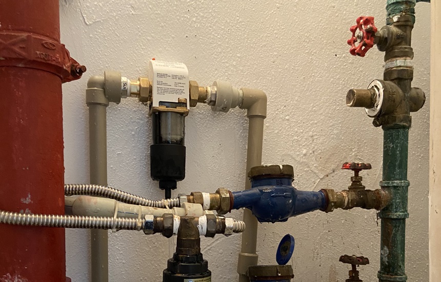 深圳龍崗區(qū)客戶-安裝RO反滲透凈水器與直飲機+前置過濾器